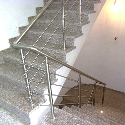 Колонка Ø42,4*2мм. - 100 см. с 4 бр. дър 9